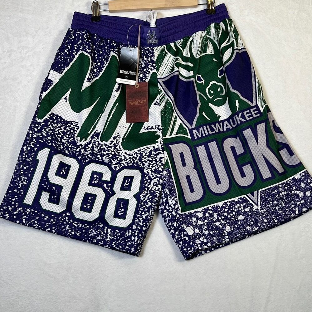 Milwaukee Bucks Mitchell & Ness Hardwood Classics Jumbotron Shorts -NWT-Men XL‎